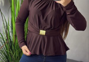 Blusa entallada choco