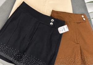 Short pollera brillo negra